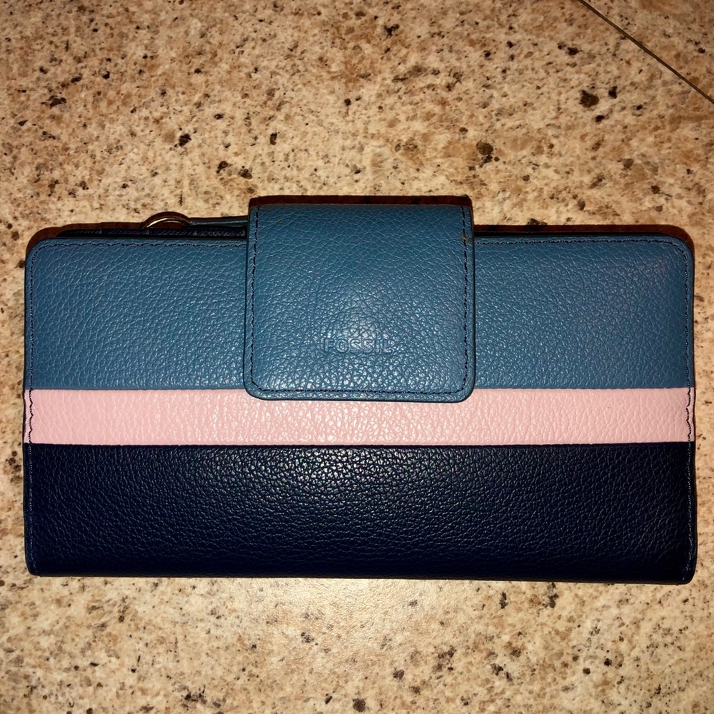 Fossil Women’s Logan Tab Wallet